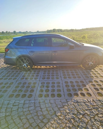 Seat Leon cena 120000 przebieg: 82000, rok produkcji 2018 z Sandomierz małe 596